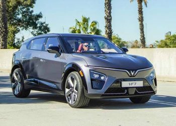 VinFast VF 7 được đánh giá cao bởi giới chuyên môn và người dùng